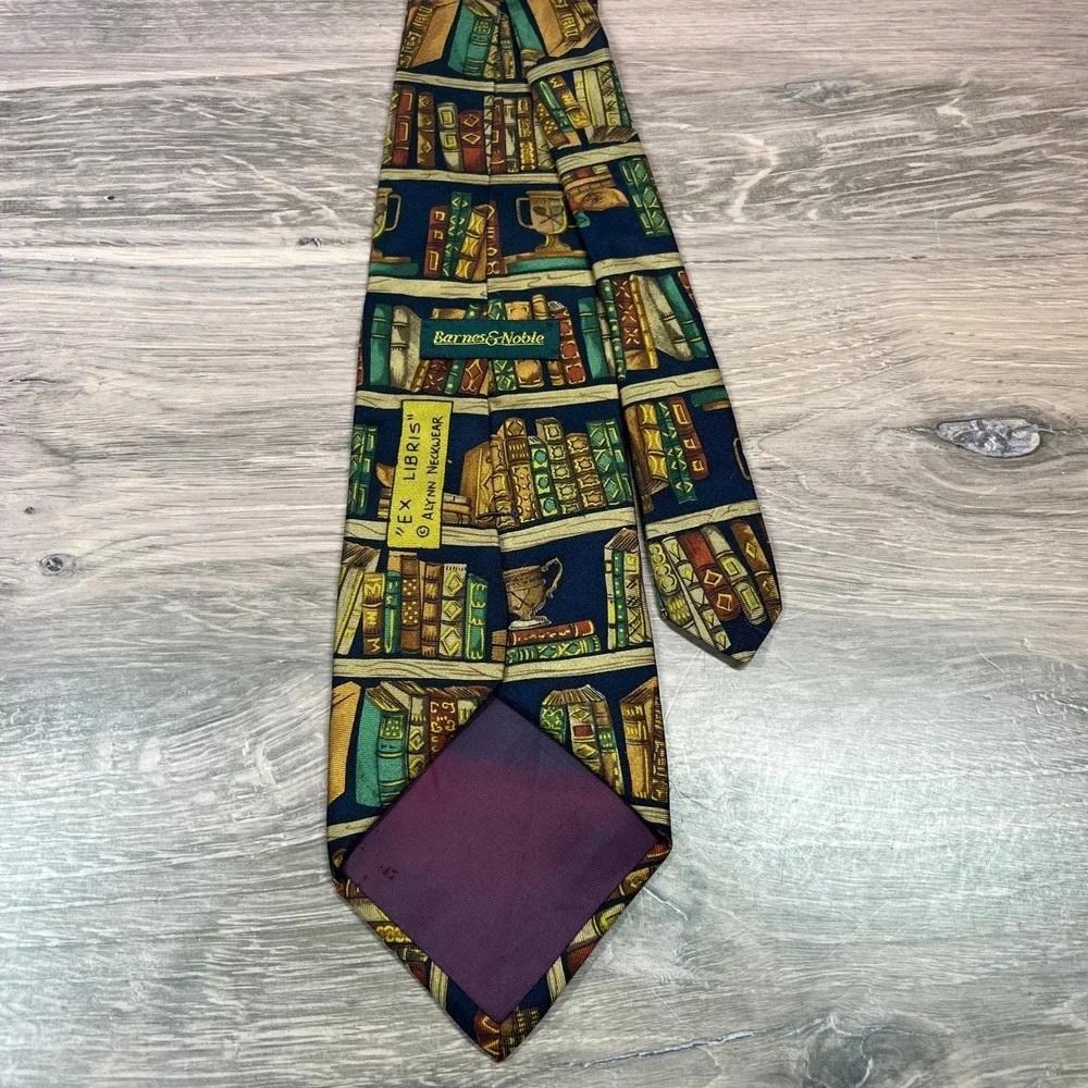 Alynn Neckwear Tie Mens Navy Blue Silk Bookshelf Library Barnes & Noble Novelty